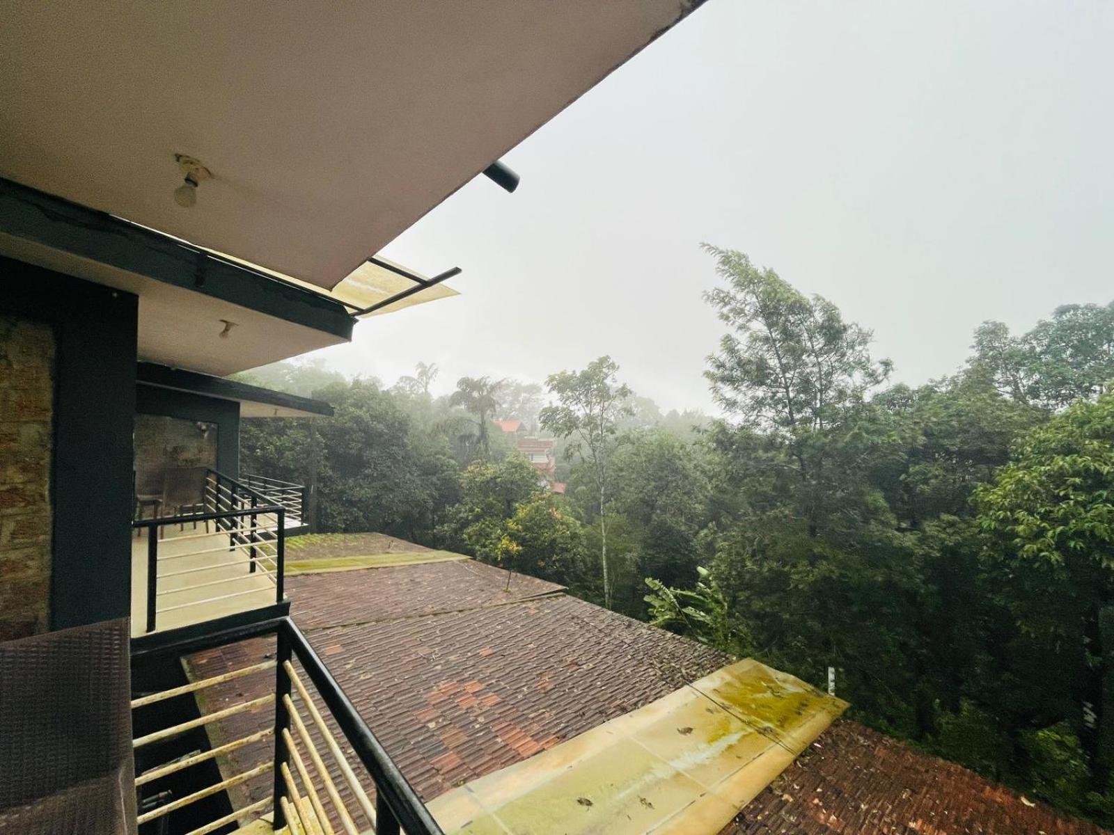מדיקרי Red Stone Villas Coorg מראה חיצוני תמונה